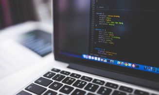 Piața joburilor în IT, la Cluj. Clujenii spun că „s-a cam dus perioada de glorie”: „Nu mai sare HR-ul pe tine pe LinkedIn, dar se mai găsesc posturi”