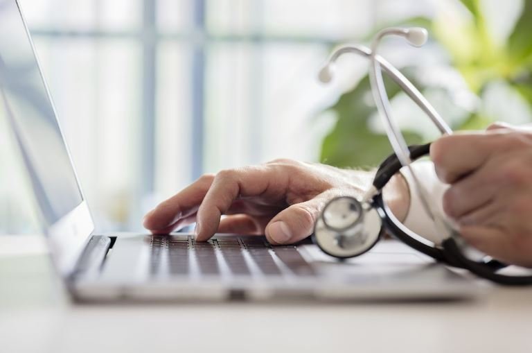 CNAS pune la punct un sistem centralizat de programări pentru pacienți/ Cardul de sănătate va înlocuit cu cartea de identitate electronică
