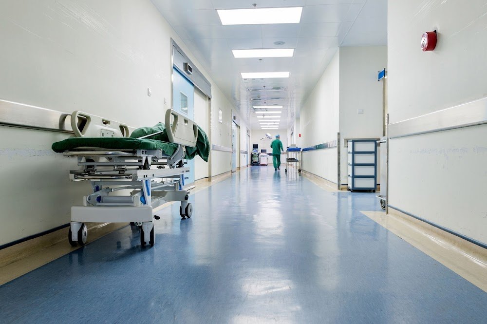 Pacienții asigurați vor putea să se trateze în clinici private fără a mai plăti suplimentar pentru serviciile decontate de CNAS