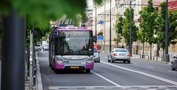 De la 1 august se modifică tarifele la transportul public din Cluj-Napoca. Vezi noile prețuri/ Până când se pot folosi biletele și abonamentele deja achiziționate