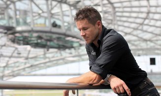 Felix Baumgartner, ultimul zbor, ultimul drum. Mihaela Rădulescu, la ceremonia funerară, alături de familia celebrului parașutist austriac