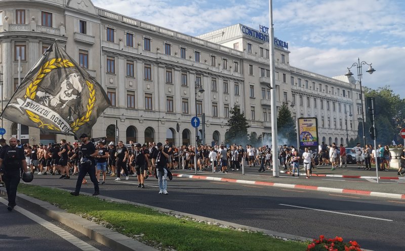 Suporterii Universității Cluj s-au încălzit pentru meciul cu Ararat Armenia. Centrul Sibiului a fost alb-negru