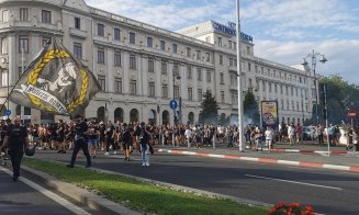 Suporterii Universității Cluj s-au încălzit pentru meciul cu Ararat Armenia. Centrul Sibiului a fost alb-negru