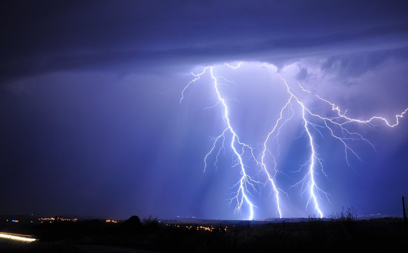 Vreme caldă la Cluj, dar nu scăpăm de ploi! COD GALBEN de averse, descărcări electrice, vijelii și grindină