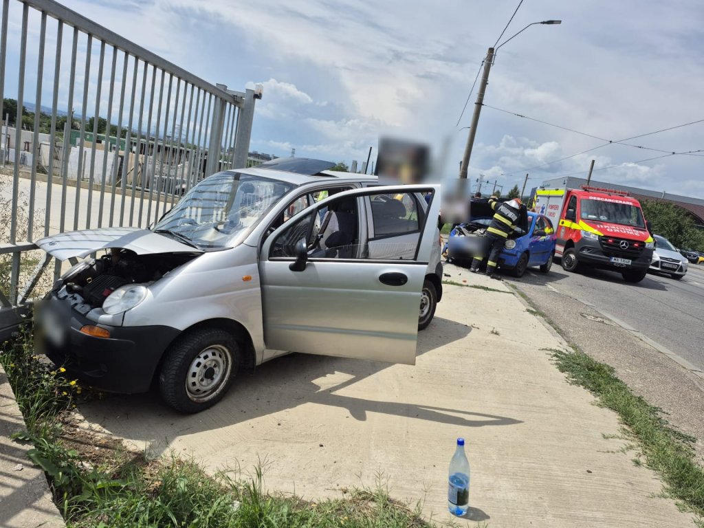 Accident GRAV în Cluj-Napoca: Femeie în stare critică și doi minori răniți