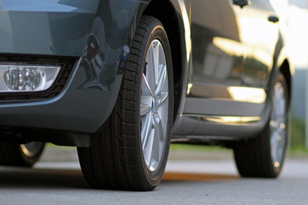 De ce sunt tot mai scumpe asigurările RCA? Răspunsul specialiștilor: Prea multe accidente provocate de șoferii români