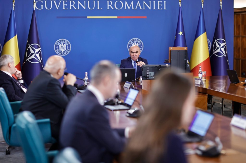 DOCUMENT. Pachetul 2 de măsuri fiscale e gata: 6.000 de posturi eliminate din administrația publică, reduceri în poliția locală și mandate limitate pentru funcțiile de conducere