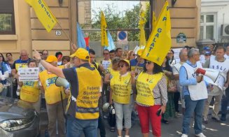Profesorii, a opta zi de proteste la Ministerul Educației/ Se strâng semnături pentru abrogarea măsurilor din Legea Bolojan