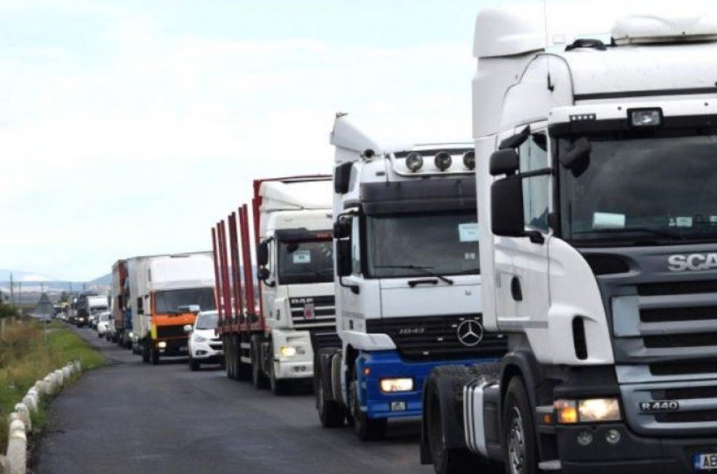 Autorizații de liberă trece, lunare și anuale, pentru transportatorii din Cluj-Napoca. VEZI TARIFELE în funcție de gabarit