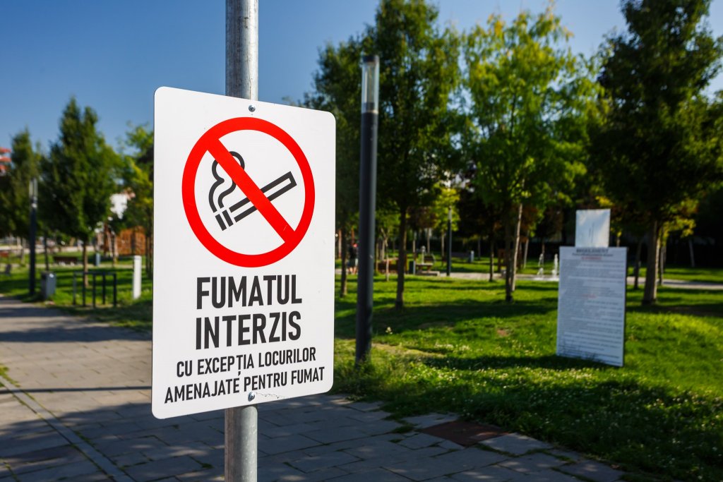 UITĂ-TE după aceste semne la Cluj-Napoca! Dacă fumezi aici, plătești între 100 și 500 de lei