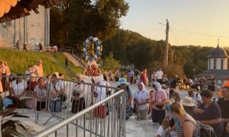 Se strâng pelerinii la Nicula pentru sărbătoarea hramului Mănăstirii
