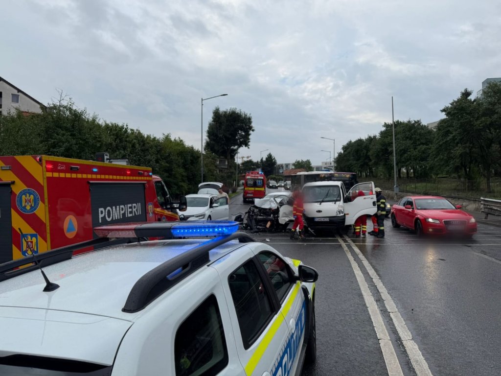 Accident rutier GRAV pe Calea Turzii din Cluj: Trei tineri au fost transportați la spital