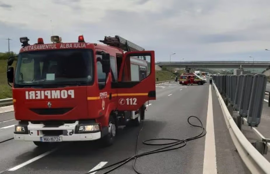 INCENDIU pe Autostrada A10: Un autoturism a luat foc