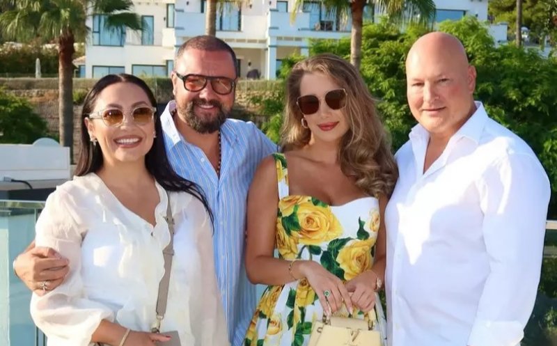 Cum arată fostul patron al CFR-ului. Arpad Paszkany, în vacanță alături de finii săi celebri