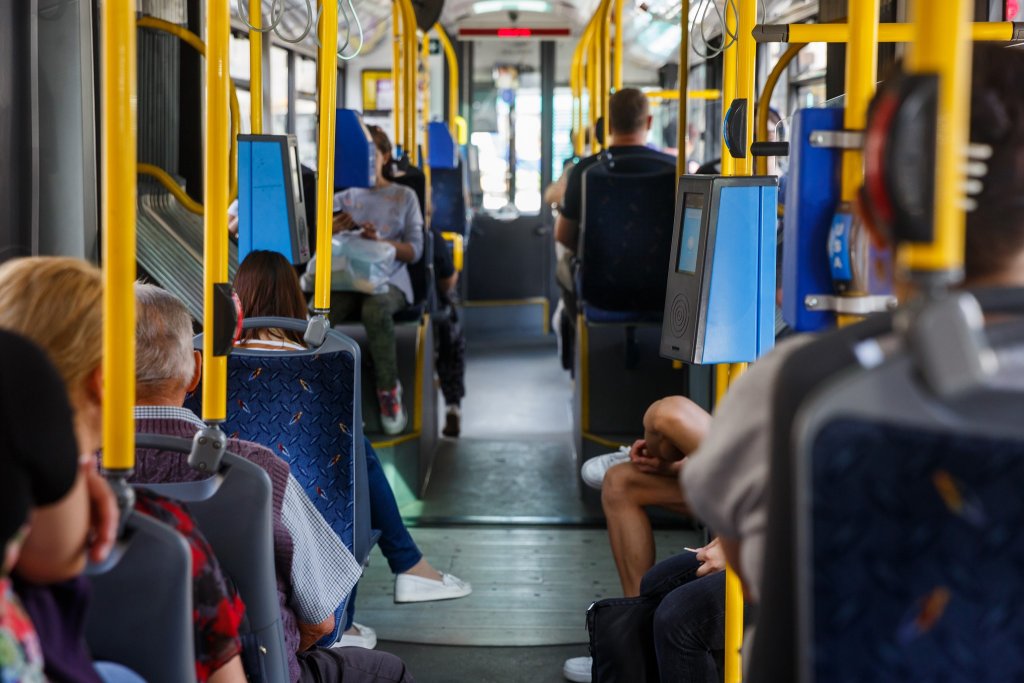 Apahida întărește siguranța transportului public: Razii, supraveghere video și controale în stații