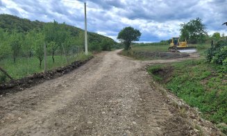 Se repară drumul județean care duce la Monumentul Răscoalei de la Bobâlna