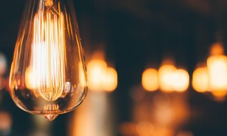 De ce plătesc românii dublu sau triplu la energie: Canicula, sistarea subvenţionării şi creşterea TVA, spun furnizorii