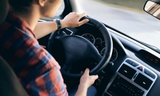 Schimbare importantă pentru șoferi: Plăcuțele de înmatriculare vor putea fi livrate prin curier