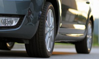 Guvernul majorează semnificativ impozitele auto: Tarifele vor ține cont și de norma de poluare. VEZI grila de calcul