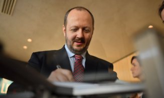 Profesorul clujean Adrian Papahagi ironizează vizita lui Năstase și Dăncilă în China: „Doi expirați care nu mai înseamnă de mult nimic în țara lor”