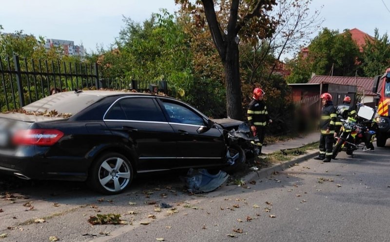 Șoferul care a intrat într-un copac pe strada Frunzișului din Cluj era beat. Ce spun polițiștii