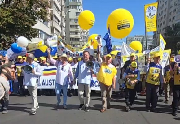 Peste o sută de profesori din Cluj la protestul din Capitală. "Cheltuielile pentru educație sunt o investiție, nu un cost!"