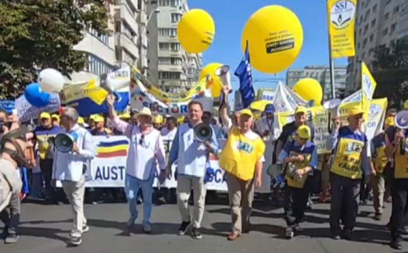 Peste o sută de profesori din Cluj la protestul din Capitală. "Cheltuielile pentru educație sunt o investiție, nu un cost!"