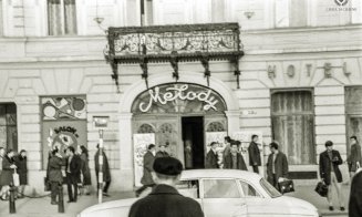 Instantaneu surprins în fața „Hotelului Melody", sfârșitul anilor '60