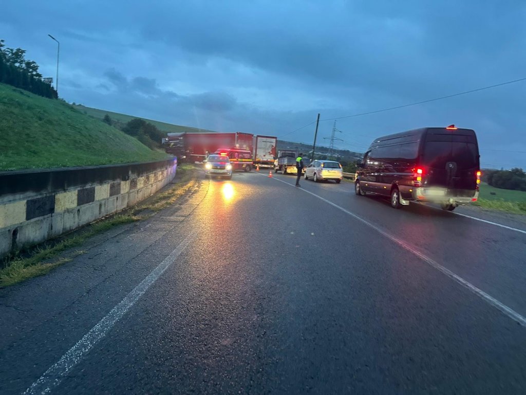 Cum s-a produs accidentul din Cluj în care un TIR a fost proiectat în șanț / Trafic, alternativ în zonă