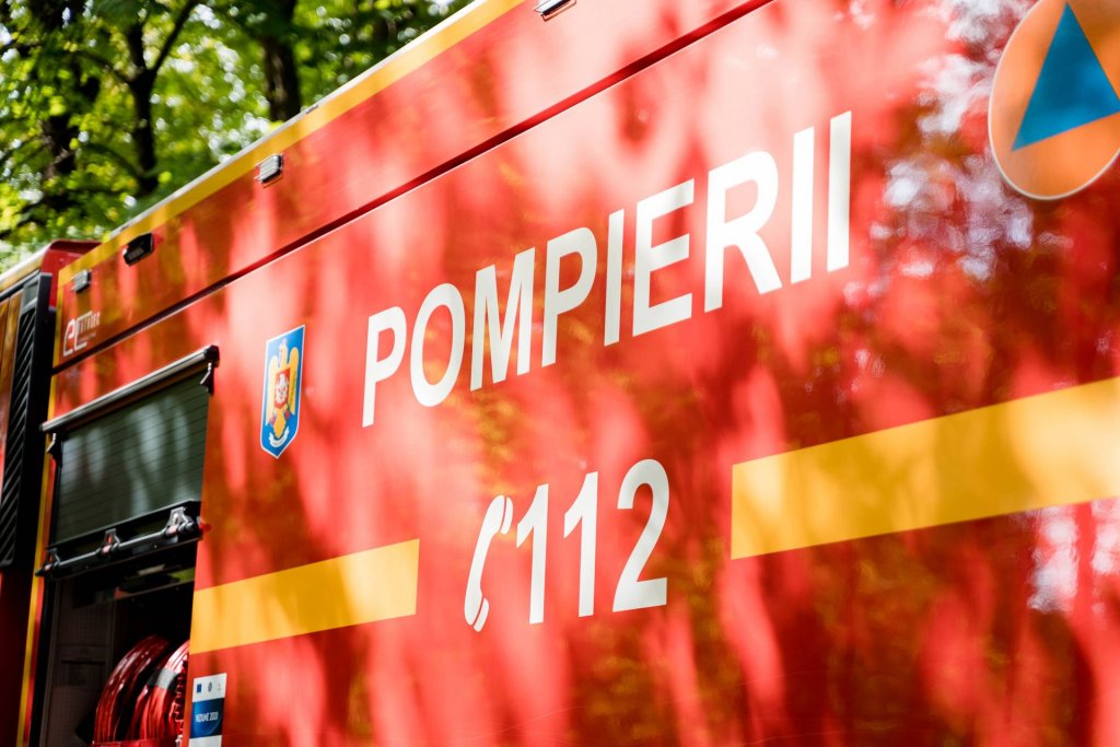 Weekend intens pentru ISU Cluj: sute de intervenții, un incendiu devastator și mai multe accidente