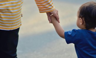 Sprijin pentru mame: Statul oferă bani pentru reintegrare pe piața muncii