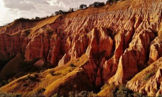 Destinație de weekend. Ai fost la peştera-tunel din "Micul Canion al României"? E la un pas de Cluj, dar te simți ca-n Arizona