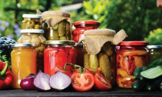 Vrei să pui zacuscă, murături sau dulcețuri? Uite preţul legumelor şi fructelor la piaţa din Dezmir