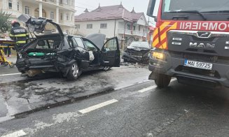 Accident grav pe un drum din Cluj: patru autoturisme implicate. O femeie și un copil au ajuns la spital