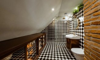 O bijuterie renascentistă din centrul Clujului caută cumpărător. Palatul are 48 de încăperi și 16 băi