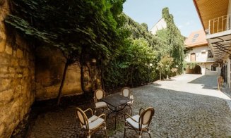 O bijuterie renascentistă din centrul Clujului caută cumpărător. Palatul are 48 de încăperi și 16 băi