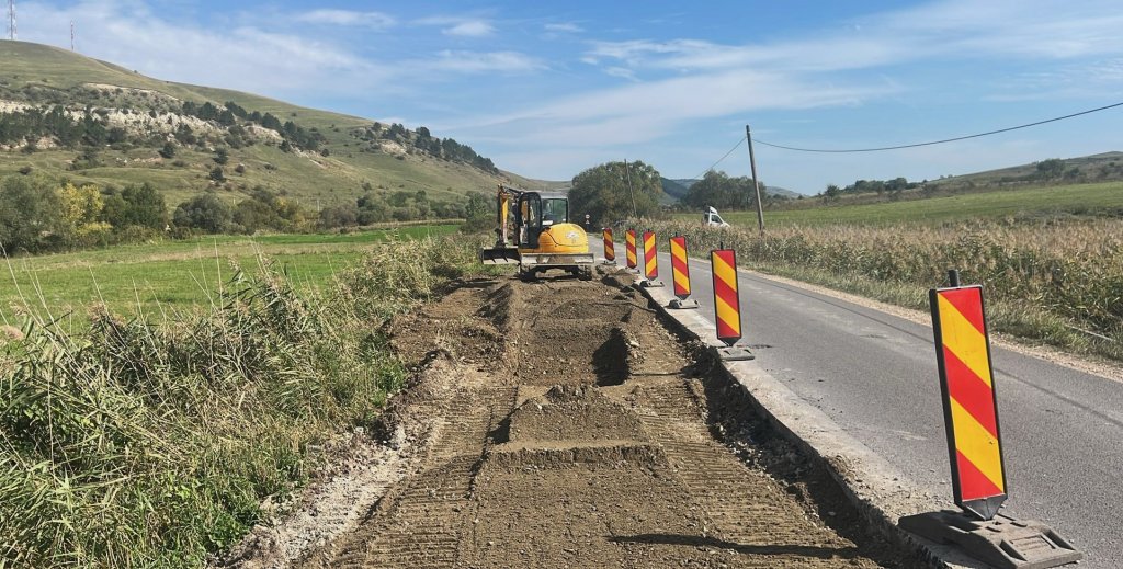 Lucrări pe un nou drum județean din Cluj. Se intervine pe 22 de km