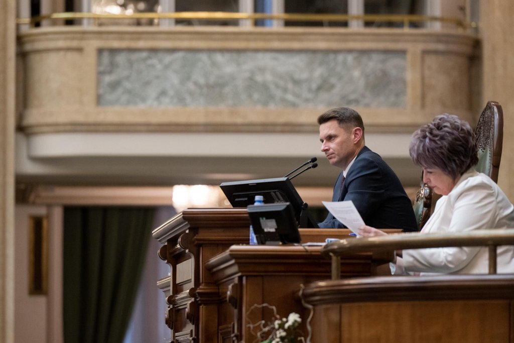 Cum vede Mircea Abrudean ultima moțiune depusă de AUR: „Dezbaterile din Parlament trebuie să fie despre proiecte și rezultate pentru români, nu despre atacuri și spectacol”