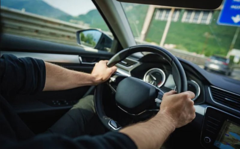 Clujean prins la volan cu permisul suspendat și viteză mare în Câțcău, la două zile după accidentul în care doi tineri și-au pierdut viața