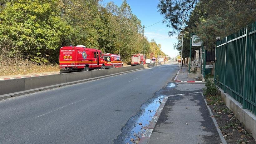 Panică lângă București: hotel evacuat după ce flăcările de la două mașini au atins o conductă de gaz