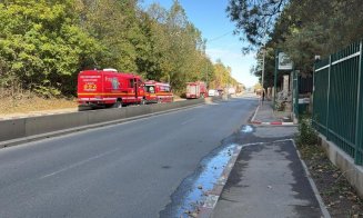 Panică lângă București: hotel evacuat după ce flăcările de la două mașini au atins o conductă de gaz