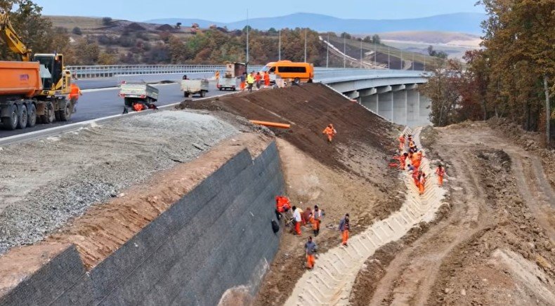 Progres pe A3: Lotul Zimbor – Poarta Sălajului e aproape gata, dar finanțarea e nesigură. „UMB de data asta chiar vrea să termine…și dacă nu sunt bani”