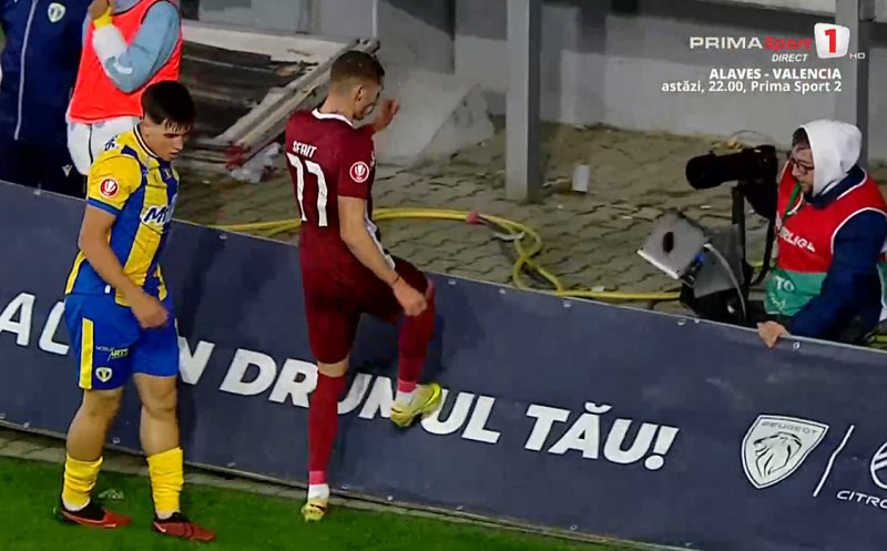 Criză de nervi în partida Petrolul - CFR Cluj! Aproape i-a făcut praf laptopul unui fotograf, dar a scăpat fără cartonaș galben