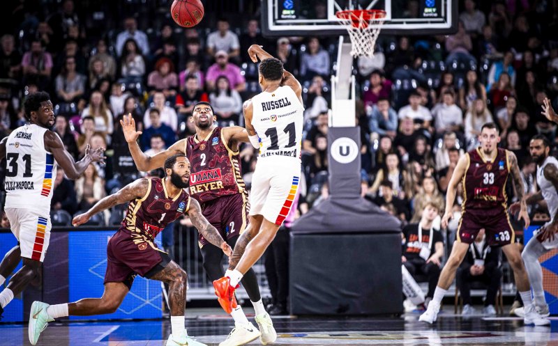 Emoții la cote maxime în Sala Polivalentă. U-BT a câștigat în prelungiri duelul cu Reyer Veneția