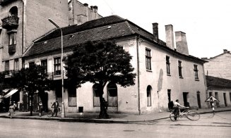 Clădirea e cunoscută sub numele de casa Thoroczkai. Are o blotă cehă