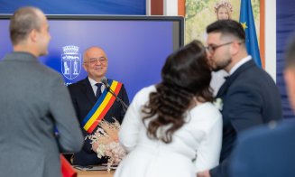 Peste 30 de căsătorii într-o săptămână la Cluj-Napoca. Primarul Emil Boc, prezent la datorie