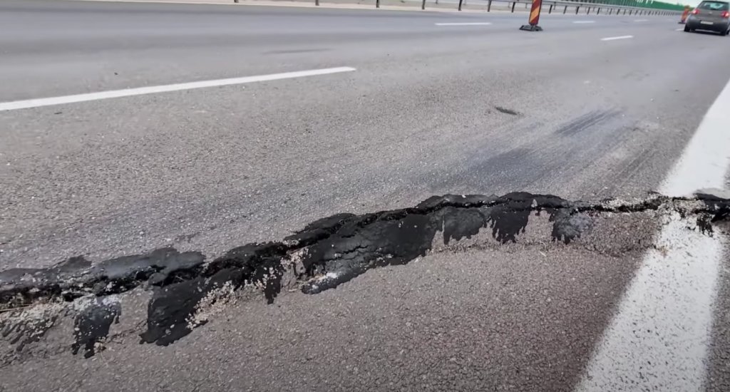 Atenție, șoferi! O porțiune din autostrada A10, sensul Aiud – Turda, s-a surpat