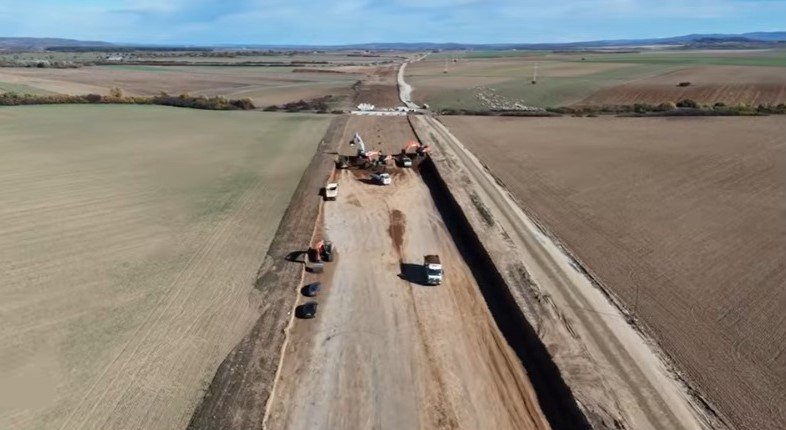 Se mișcă treaba pe A3: Cum arată lotul Chiribiș – Biharia. IMAGINI de pe întregul traseu. ”Progres foarte bun”
