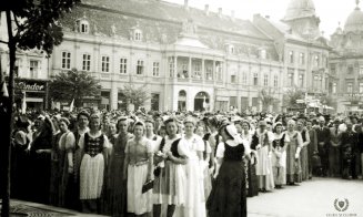 O festivitate în 1941. Poți ghici despre ce este vorba?