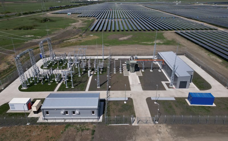 Parcul Fotovoltaic Teiuș, exemplu de alternativă energetică verde, în față ambasadorilor a 16 țări europene